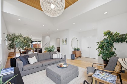 Photo 3 at 364 W 15th Street, Central Lonsdale, North Vancouver