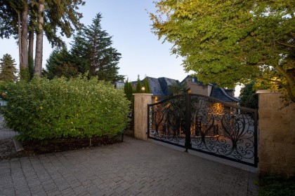 Photo 2 at 2912 Mathers Avenue, Altamont, West Vancouver