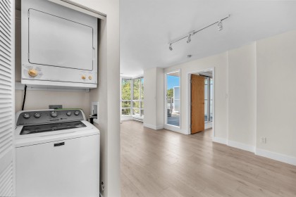 Photo 2 at 403 - 1818 W 6th Avenue, Kitsilano, Vancouver West
