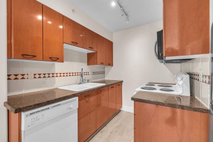 Photo 7 at 403 - 1818 W 6th Avenue, Kitsilano, Vancouver West