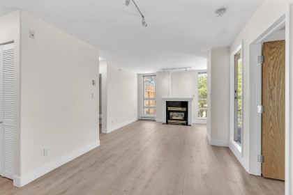 Photo 3 at 403 - 1818 W 6th Avenue, Kitsilano, Vancouver West