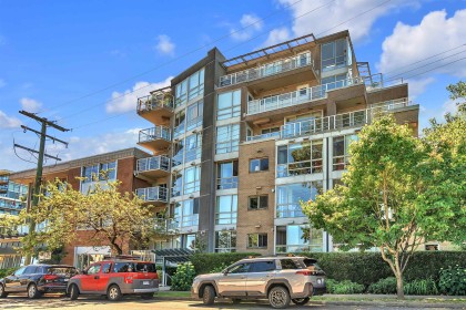 Photo 1 at 403 - 1818 W 6th Avenue, Kitsilano, Vancouver West