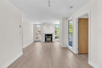 Photo 4 at 403 - 1818 W 6th Avenue, Kitsilano, Vancouver West