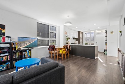 Photo 2 at 190 W 63rd Avenue, Marpole, Vancouver West