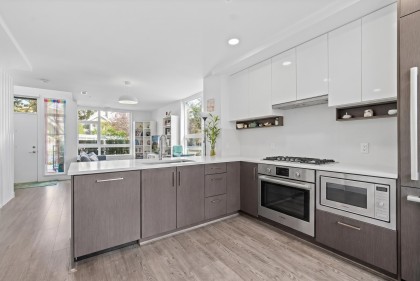 Photo 1 at 190 W 63rd Avenue, Marpole, Vancouver West