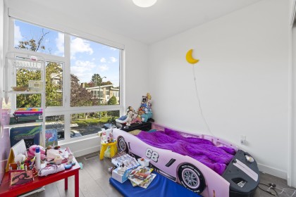 Photo 9 at 190 W 63rd Avenue, Marpole, Vancouver West