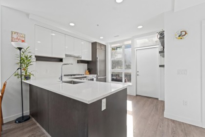 Photo 4 at 190 W 63rd Avenue, Marpole, Vancouver West
