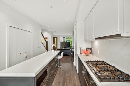 Photo 3 at 7601 Yukon Street, Marpole, Vancouver West