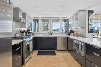 Photo 10 at 702 - 1205 W Hastings Street, Coal Harbour, Vancouver West