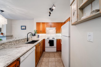 Photo 7 at 202 - 3727 W 10th Avenue, Point Grey, Vancouver West
