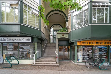 Photo 1 at 202 - 3727 W 10th Avenue, Point Grey, Vancouver West