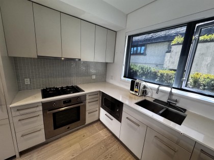 Photo 8 at 2 - 589 W King Edward Avenue, Vancouver West