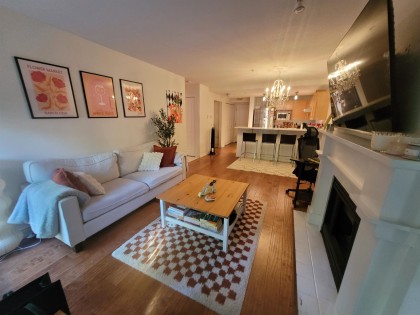 Photo 4 at 3068 W 4th Avenue, Kitsilano, Vancouver West