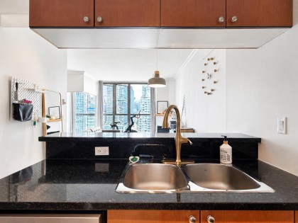Photo 11 at 1702 - 928 Richards Street, Yaletown, Vancouver West
