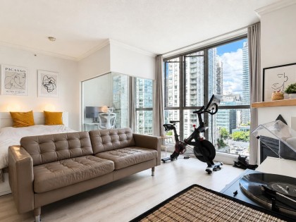 Photo 4 at 1702 - 928 Richards Street, Yaletown, Vancouver West