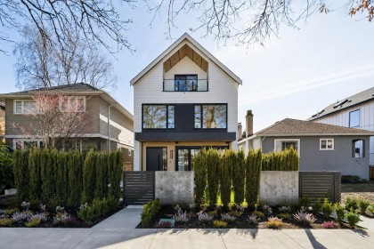 Photo 1 at 2 - 3036 W 13th Avenue, Vancouver West