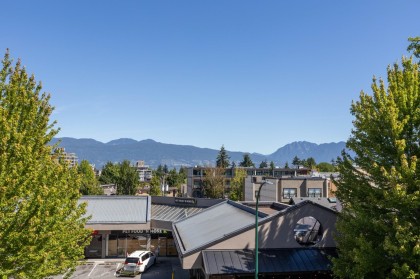 Photo 3 at 310 - 3668 W 10th Avenue, Kitsilano, Vancouver West