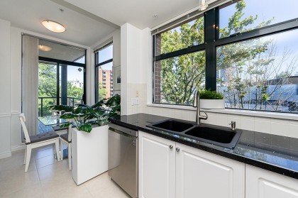 Photo 7 at 307 - 588 W 45th Avenue, Vancouver West