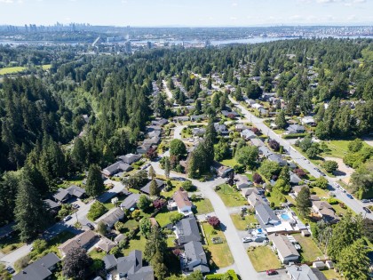 Photo 4 at 2495 Lauralynn Drive, Westlynn, North Vancouver
