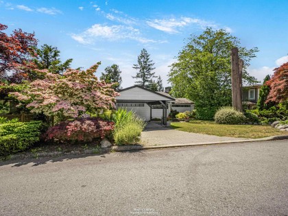 Photo 2 at 947 Evergreen Place, Edgemont, North Vancouver