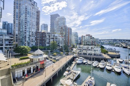Photo 2 at 502 - 1012 Beach Avenue, Yaletown, Vancouver West