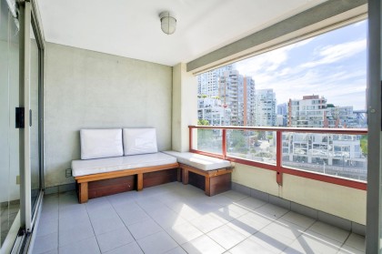 Photo 7 at 502 - 1012 Beach Avenue, Yaletown, Vancouver West