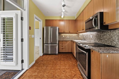 Photo 12 at 102 - 5850 Balsam Street, Kerrisdale, Vancouver West