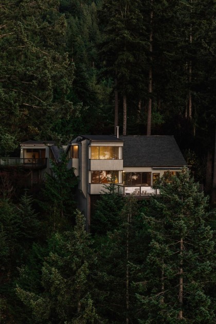 Photo 2 at 8595 Ansell Place, Howe Sound, West Vancouver
