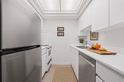 Photo 2 at 107 - 1425 Esquimalt Avenue, Ambleside, West Vancouver
