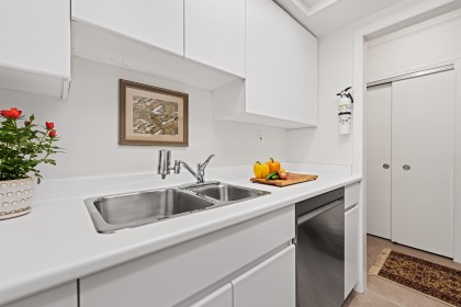 Photo 5 at 107 - 1425 Esquimalt Avenue, Ambleside, West Vancouver