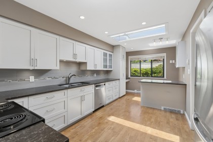 Photo 12 at 8 - 2206 Folkestone Way, Panorama Village, West Vancouver