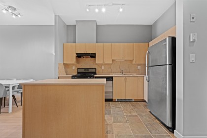 Photo 6 at 102 - 2102 W 38th Avenue, Kerrisdale, Vancouver West