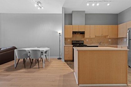 Photo 7 at 102 - 2102 W 38th Avenue, Kerrisdale, Vancouver West