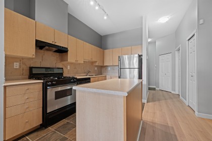 Photo 5 at 102 - 2102 W 38th Avenue, Kerrisdale, Vancouver West