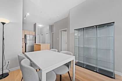 Photo 9 at 102 - 2102 W 38th Avenue, Kerrisdale, Vancouver West