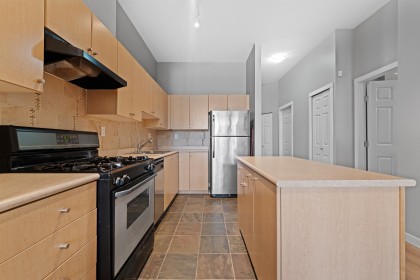 Photo 4 at 102 - 2102 W 38th Avenue, Kerrisdale, Vancouver West