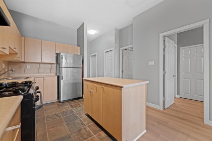 Photo 8 at 102 - 2102 W 38th Avenue, Kerrisdale, Vancouver West
