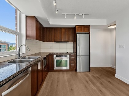 Photo 7 at 710 - 2228 W Broadway, Vancouver West
