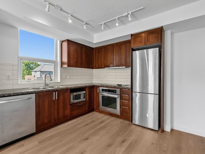 Photo 9 at 710 - 2228 W Broadway, Vancouver West
