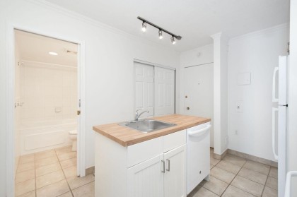 Photo 7 at 108 - 1425 Esquimalt Avenue, Ambleside, West Vancouver