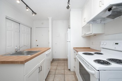 Photo 9 at 108 - 1425 Esquimalt Avenue, Ambleside, West Vancouver