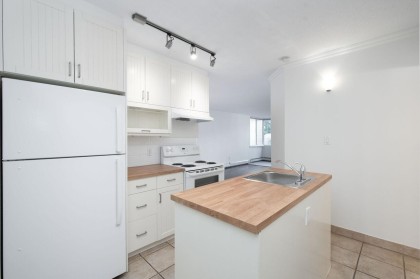 Photo 10 at 108 - 1425 Esquimalt Avenue, Ambleside, West Vancouver