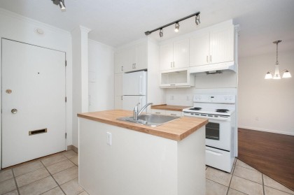 Photo 8 at 108 - 1425 Esquimalt Avenue, Ambleside, West Vancouver