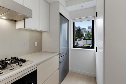 Photo 11 at 18 - 520 W 28th Avenue, Vancouver West