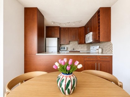 Photo 7 at 302 - 1877 W 5th Avenue, Kitsilano, Vancouver West