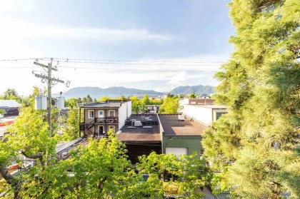 Photo 11 at 302 - 1877 W 5th Avenue, Kitsilano, Vancouver West