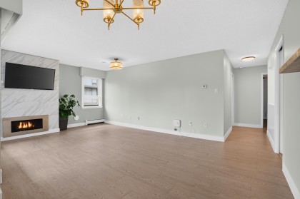 Photo 12 at 206 - 1340 Duchess Avenue, Ambleside, West Vancouver