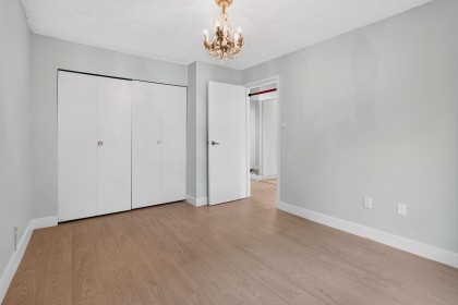 Photo 20 at 206 - 1340 Duchess Avenue, Ambleside, West Vancouver