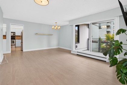 Photo 14 at 206 - 1340 Duchess Avenue, Ambleside, West Vancouver