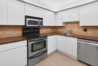 Photo 15 at 206 - 1340 Duchess Avenue, Ambleside, West Vancouver